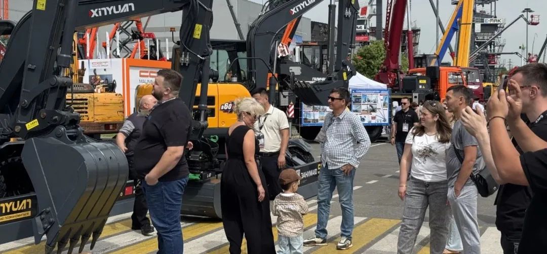 Xinyuan Heavy Industry Impressiona na CTT Expo 2025 com Escavadeiras sobre Rodas Inovadoras